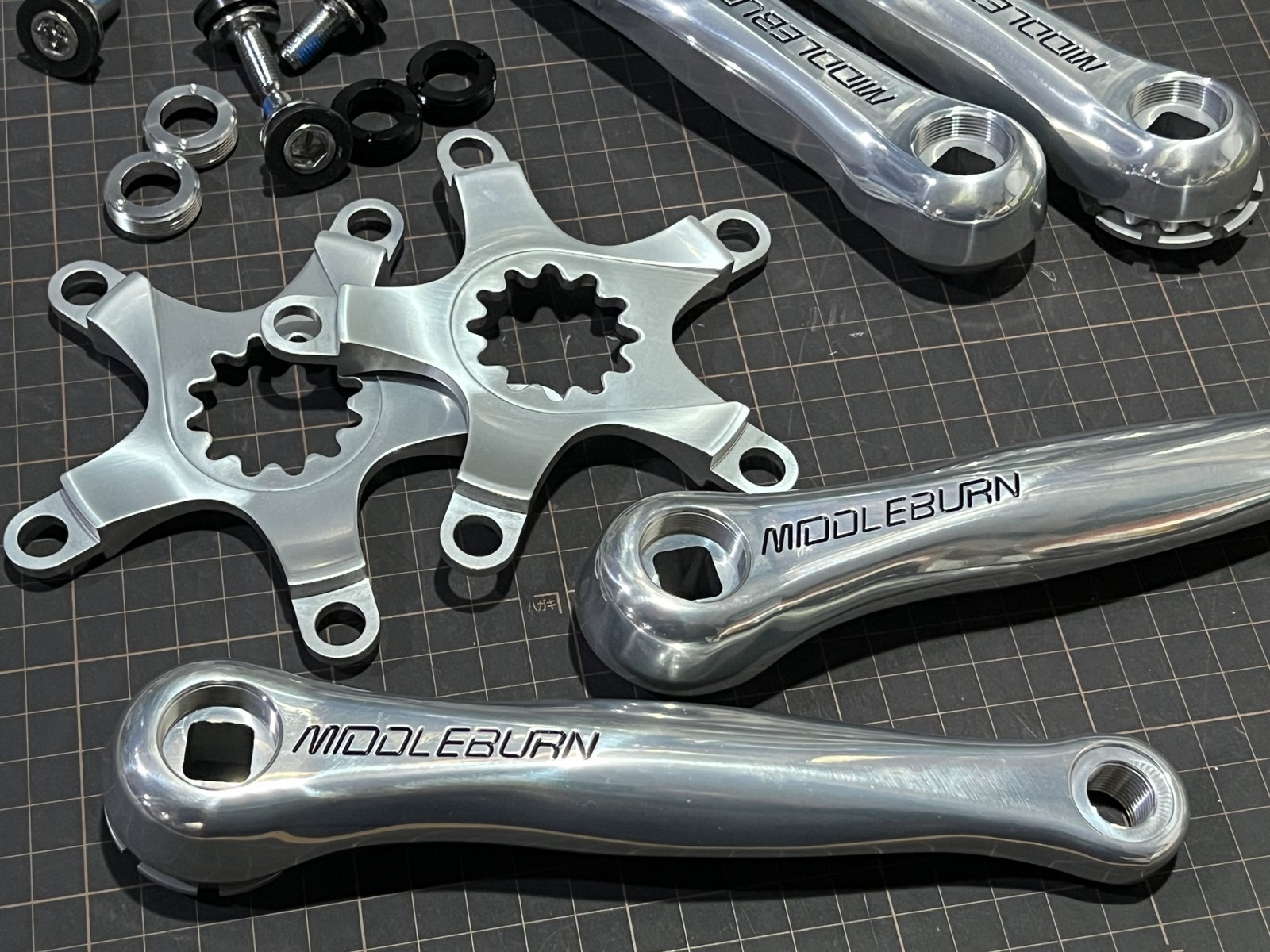 MIDDLEBURN* RS7 square taper crank (silver) ミドルバーン | Snatch