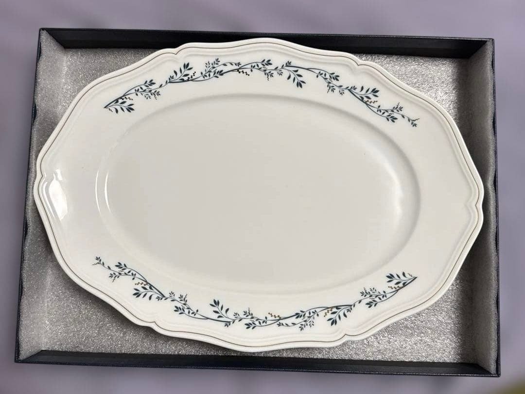 ヴァンクリーフ&アーペル ノベルティ　イヤーズギフト　プレート　RAYNAUD 2024イヤーズギフト ヴァンクリーフ&アーペル お皿 レイノー 非売品