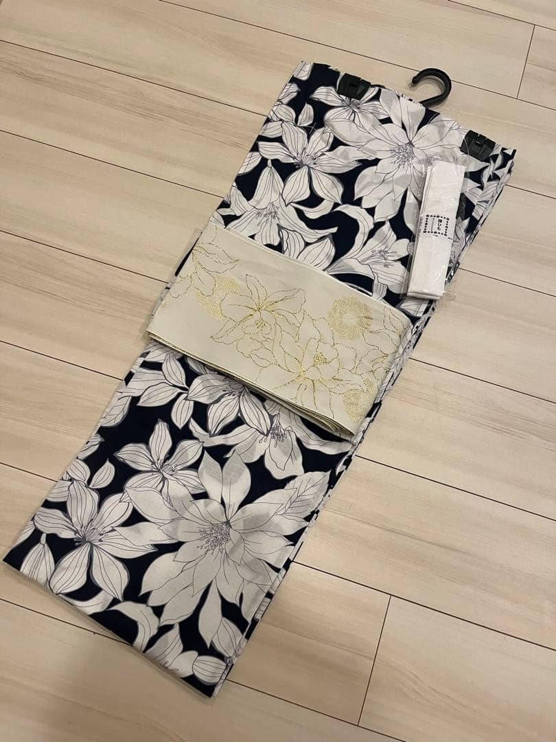 浴衣 ネイビー 百合浴衣 即日発送】ネイビー地x百合柄浴衣【浴衣3点セット 浴衣/帯/下駄